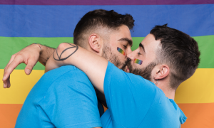 Gay men kissing in Russa